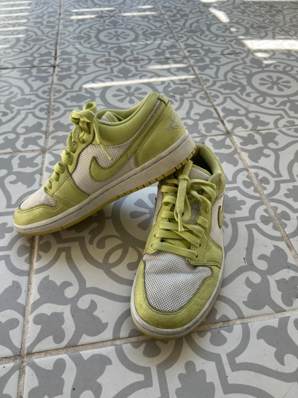 Nike Low-Top Court Borough Sneakers in Lime Green & White US 7
